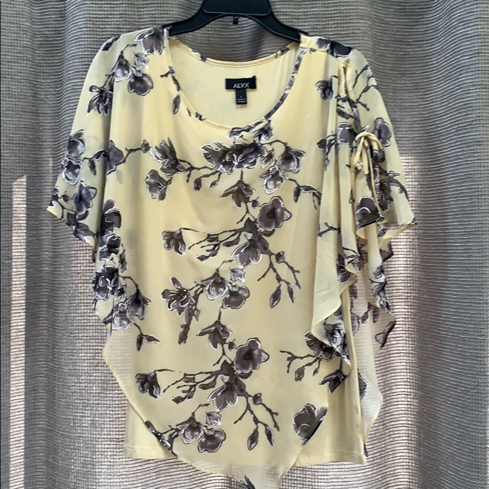 5/$20 Tie sleeve sheer blouse